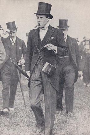 復古照片展示日間最高級正裝定義：男士穿著晨禮服 (Morning Coat)、條紋長褲和高禮帽，適用於白天的正式大禮服場合。