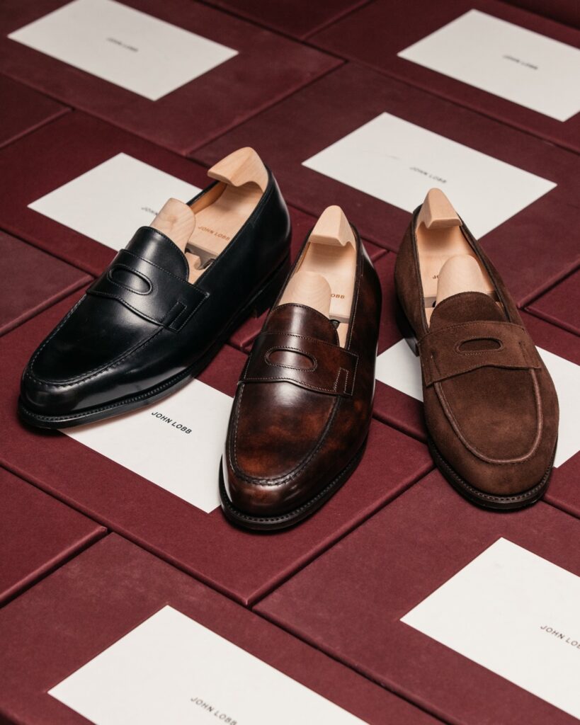 正裝定義的正式皮鞋投資：展示黑色、棕色皮質與麂皮樂福鞋 (Loafers)，強調鞋款的品質與經典。